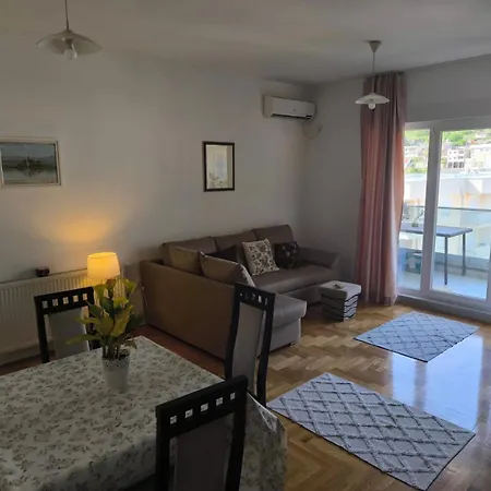 Apartmán Luc 75 Kvadrata Stan Sa Dve Spavce Sobe *